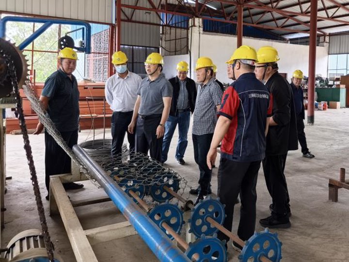 集团副总经理杜昌华一行到一平浪煤矿公司发展设备（物资）集采业务工作调研